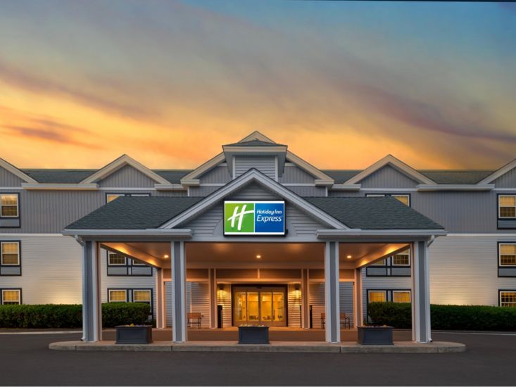 Holiday Inn Express St. Albans in Stowe Mountain Resort